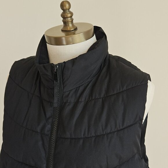 Gap Black Puffer Vest - Picture 2 of 5